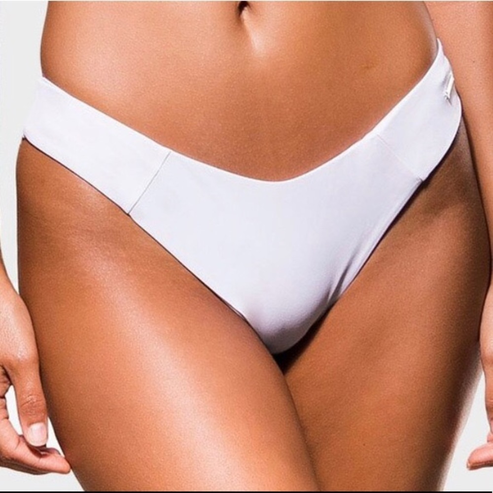 NWT Blackbough White Maui Bikini Bottoms